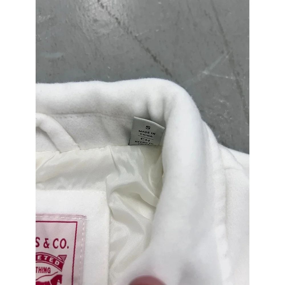 Levis levi cropped